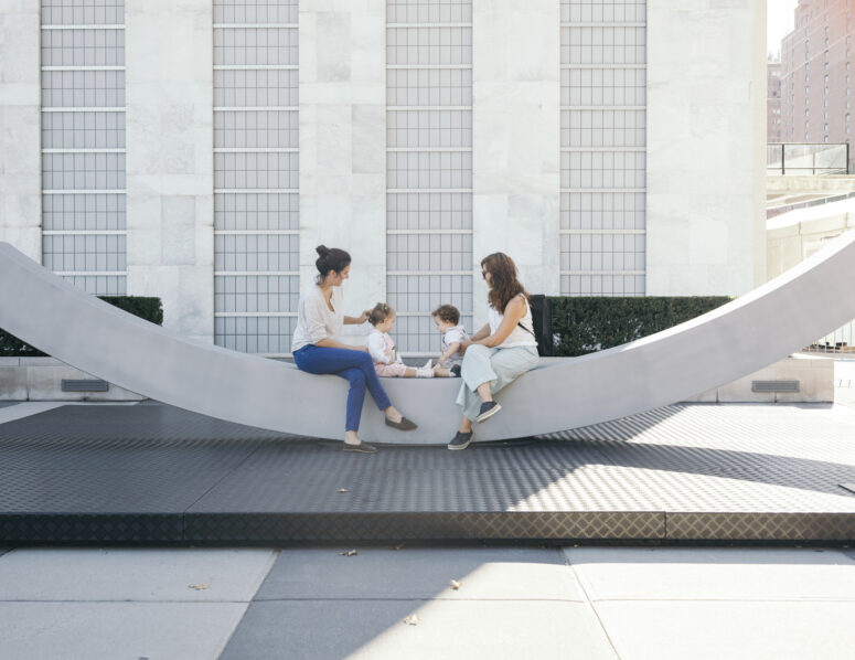 Snohetta-Peace-Bench-Azure-4